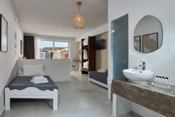 Mila Malia Suites - Standard Quadruple Suite Pool View